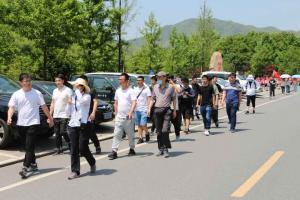 踐行“兩山”理念，彰顯青春風采 ——房總集團團委組織開展“五四”